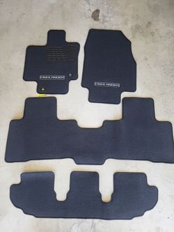 Floor mat set for Toyota Highlander