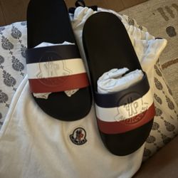 LOW PRICE MOVING- $440 + TAX RETAIL WOMENS 6 MONCLER SLIDES