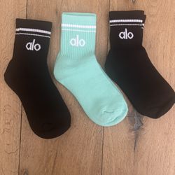 3 pack Alo Yoga Unisex Throwback Socks Brand New