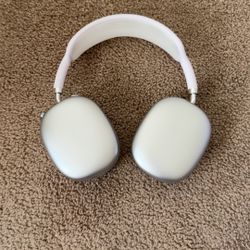 AirPod Maxes 