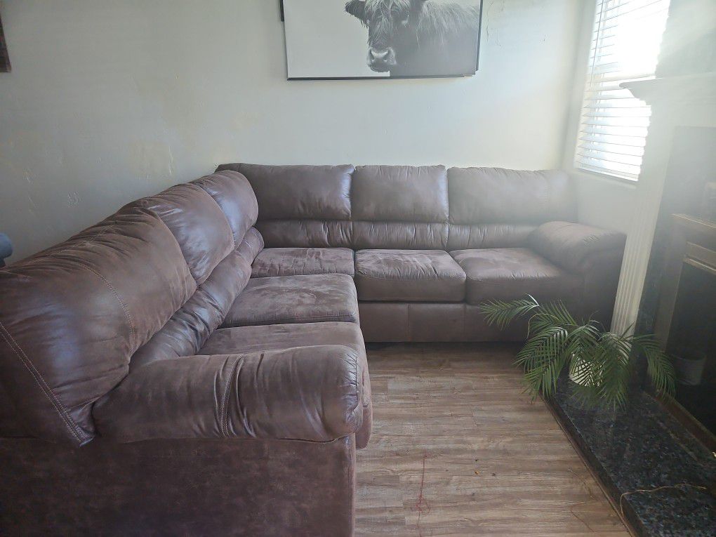 Couch In great condition barely used