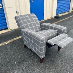 LAZYBOY PUSH BACK RECLINER CHAIR