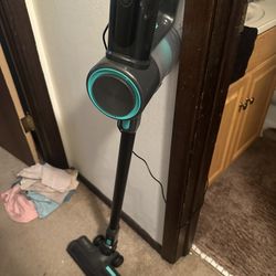 WYZE LIKE NEW TOUCHSCREEN VACUUM 