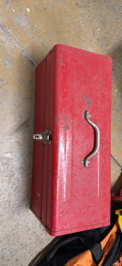 Metal tool box (used )