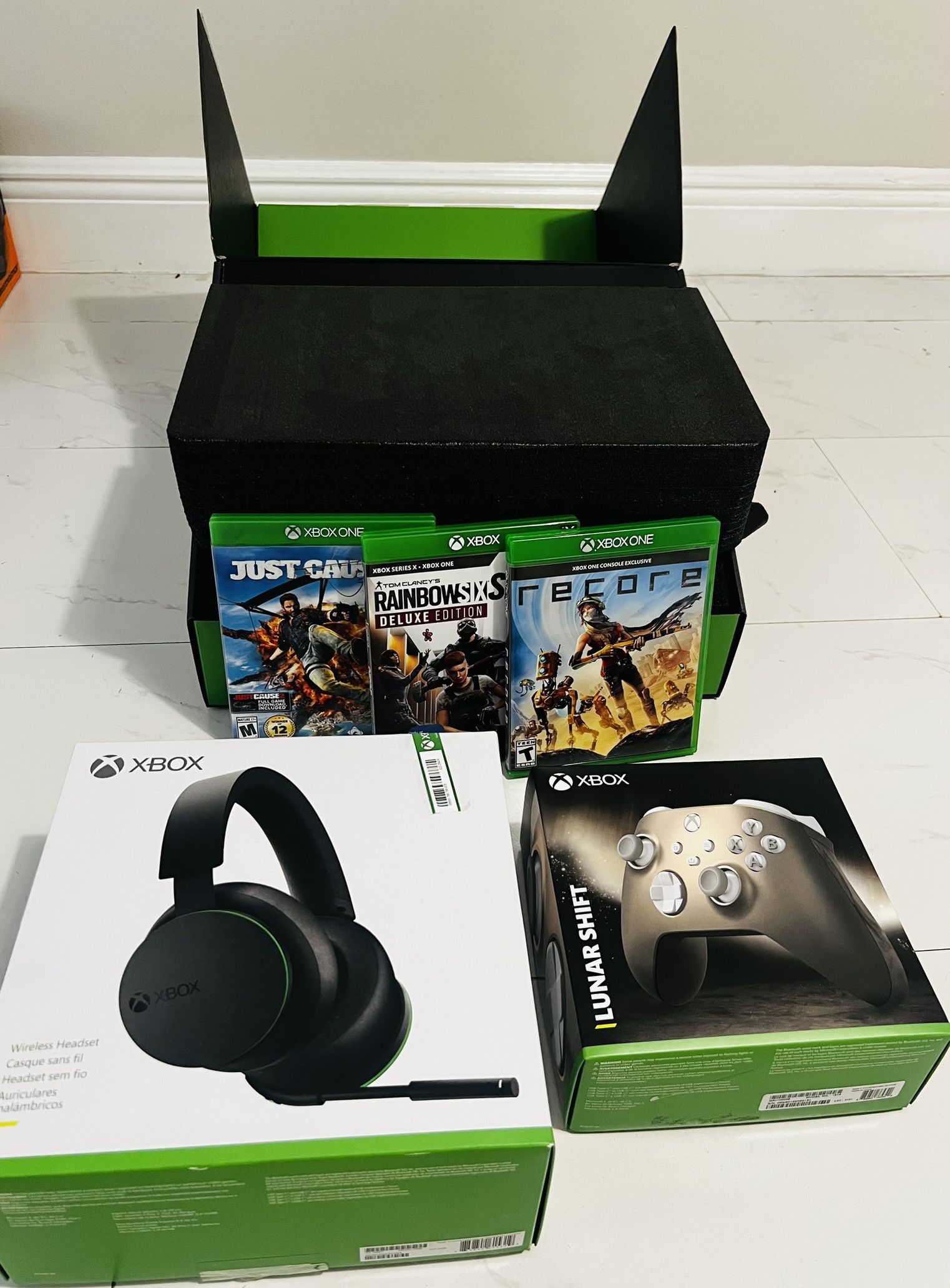 XBOX SERIES X 1TB - With Headset And 6 games