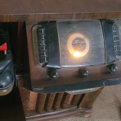 Antique Zenith Radio And Record Player 