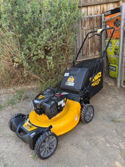 DEWALT
21 in. 150cc Briggs and Stratton 625ex Engine Rear Wheel Drive 2-in-1 Gas Self Propelled Walk Behind Lawn Mower