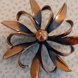 Vtg.COPPER SOLID SUN/ FLOWER PIN