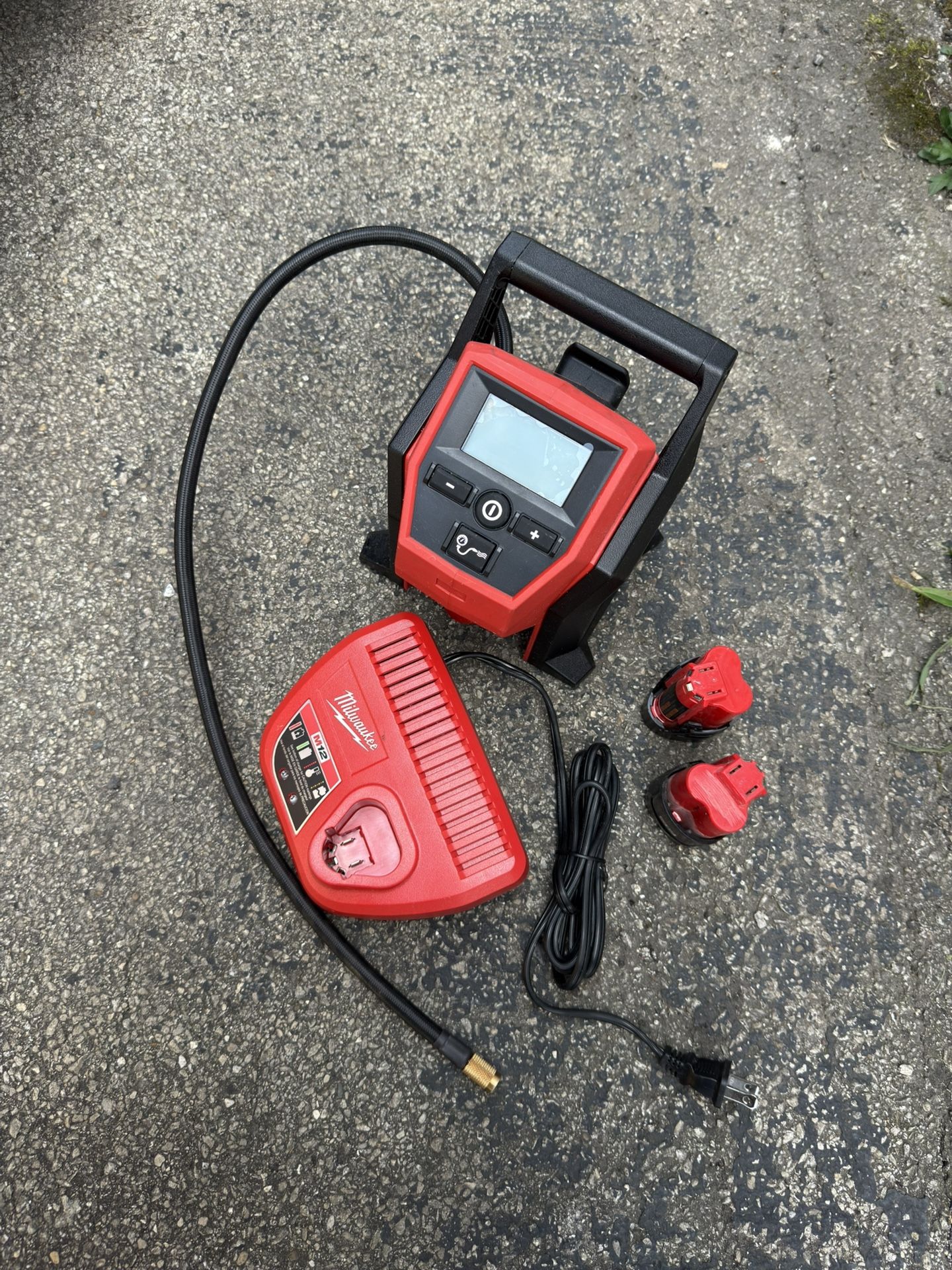 Electric Portable Inflator wit2 batteries and charger