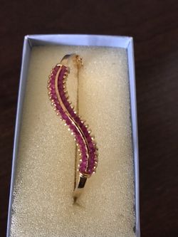 Beautiful fashion open bracelet with cute pouch
