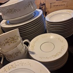 China Set Carolyn Pattern 