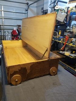 VINTAGE TRUNK 1800'S