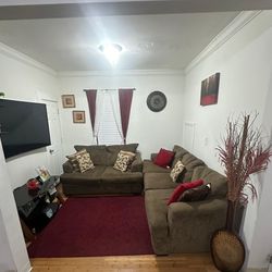 2 Piece Sofa Set / Living Room Grouping (Decor Included)