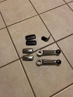 2 set of master cylinder cover ( black & chrome)a pair of Kuryakyn 6” arms for Ergo pegs and throttle control
