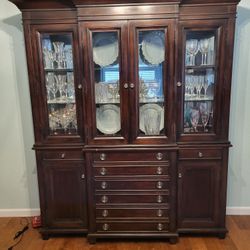 Lane Furniture Lighted China Cabinet