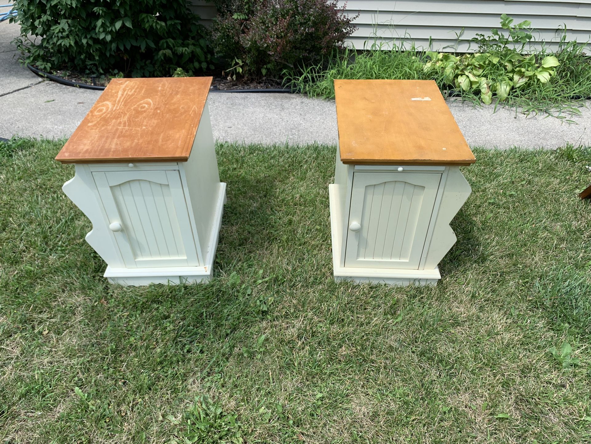 End Tables/magazine Rack/cabinet