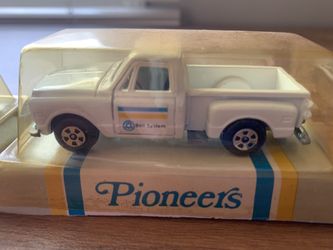 Ertl Pioneers Diecast Bell System Trucks