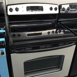 GE 4 Burner Glass Top Black And Stainless Steel Range. 1 year Warranty 