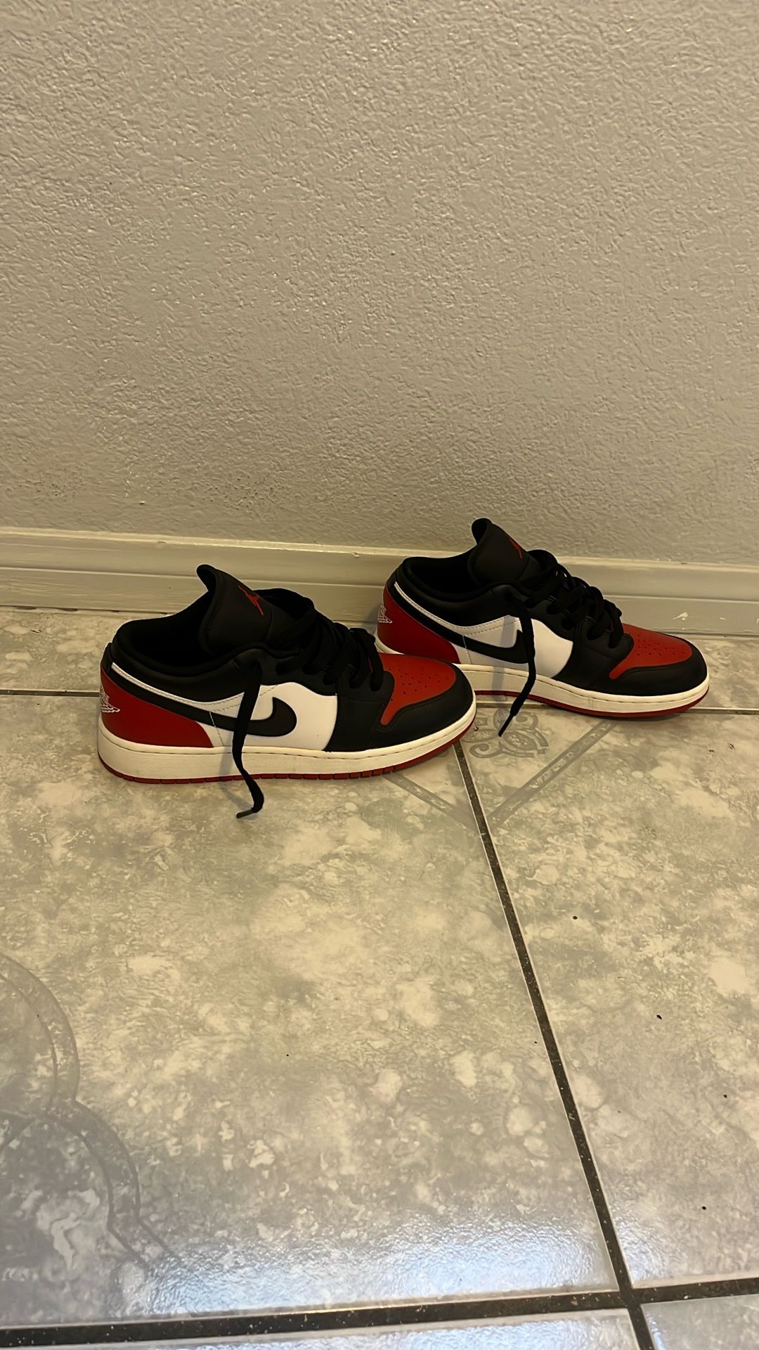 Jordan 1 Size 7 Red Black White
