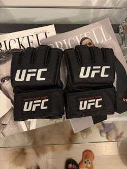 Official UFC Fight Gloves MEDIUM