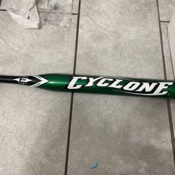 Easton Cyclone Emerald Green 32” New Hand Grip for Sale in