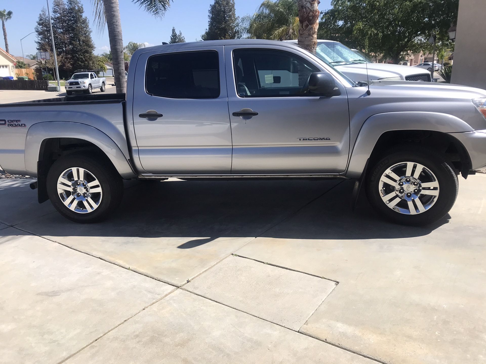 Toyota Tacoma 18”wheels and tires.