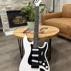 Full Size Electric Guitar w/ Tremolo Bar - Glacier White