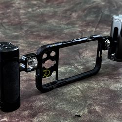 SMALLRIG iPhone 14 Pro OR 15 Pro Camera Rig With Handles and WiFi  Like New and Unused!