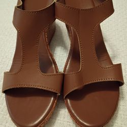 New Brown Sandals Size 9.5