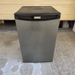 Danby Designer Mini Fridge (Feel free to send reasonable offer)