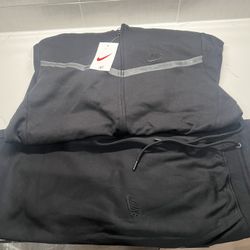 Mens Nike sweatsuits sizes m,L,xl,3x $70 each hmu ✅✅🔥💯