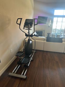 Elliptical - Spirit Fitness XE295