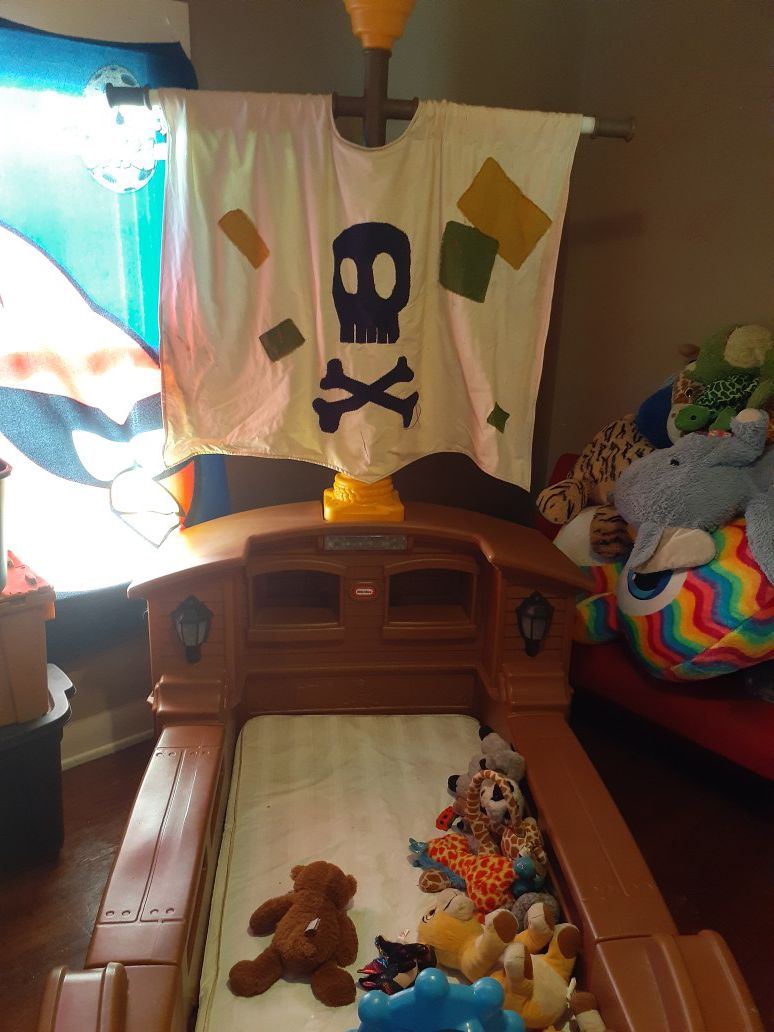 Pirate Ship bed