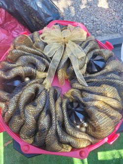 Gold And Black Wreath Christmas Decoration 