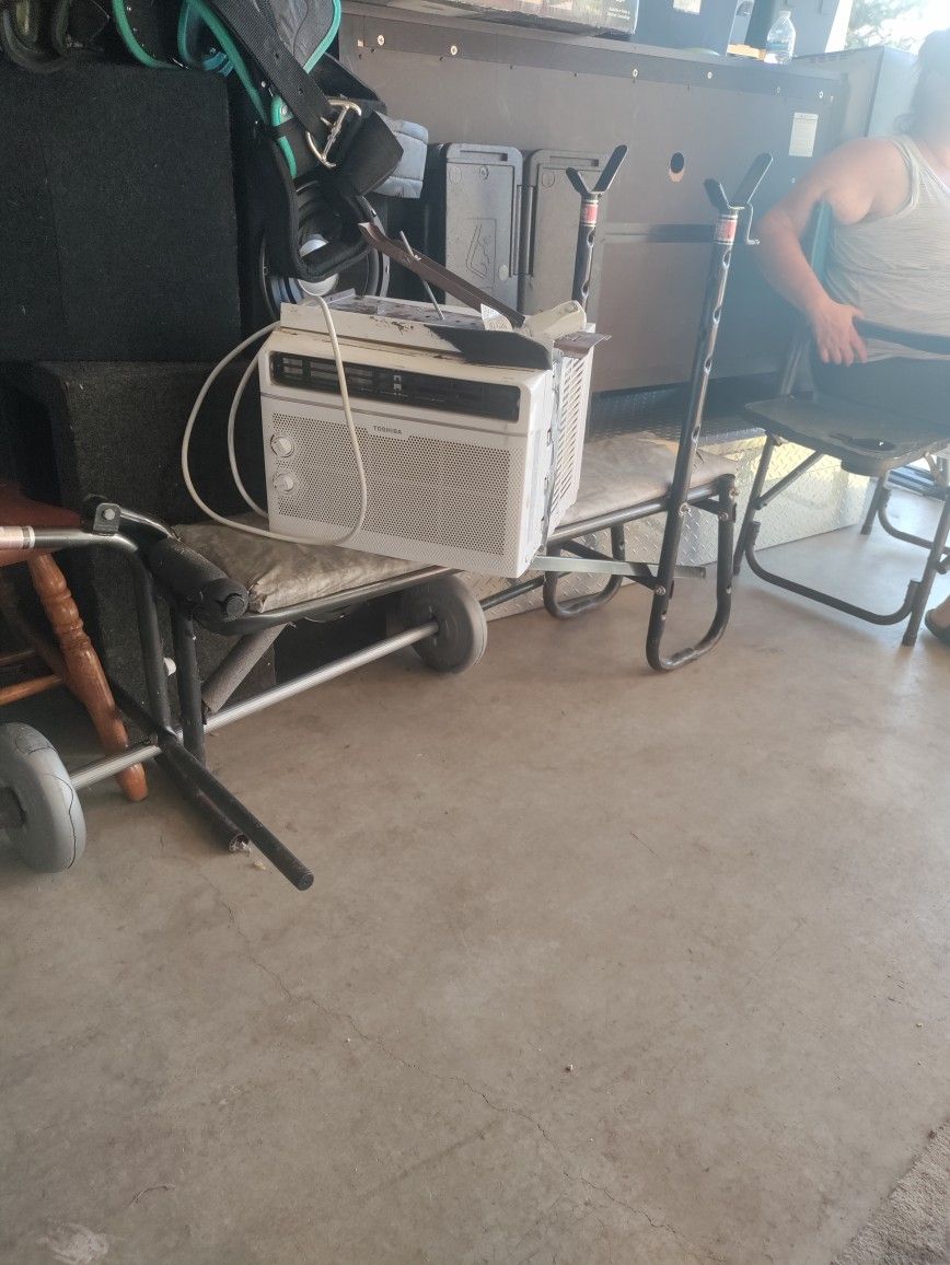 Window AC Unit With Mount