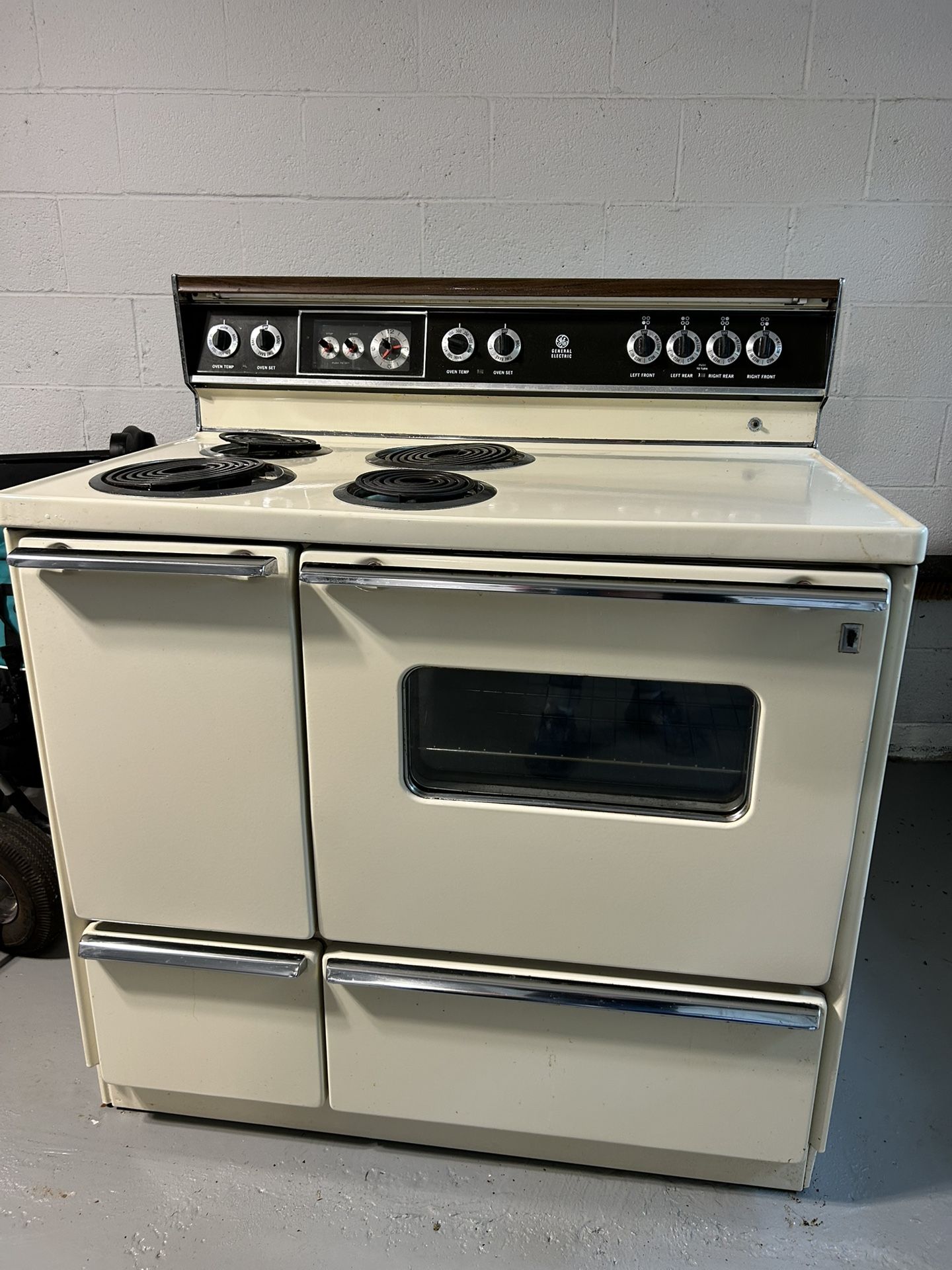 Vintage GE Electric Stove 40”