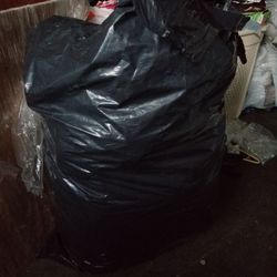 BIG MIX CLOTHES FREE Free Big Bag Of Clothes  Don't do QUESTIONS JUST SEND Me A MESSAGE ONLY If You Are Ready To Come Now Please 