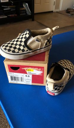 VANS ASHER V (size 6.0 Toddler)