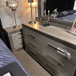 Dresser Mirror Nightstand! $899! Easy Financing! 🩷🚨✅ 