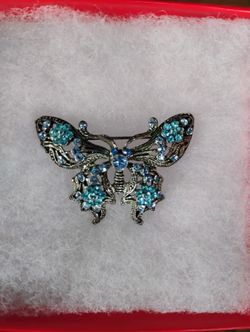 Vintage Pure Allure Blue Swarovski Crystals Butterfly Brooch Pin