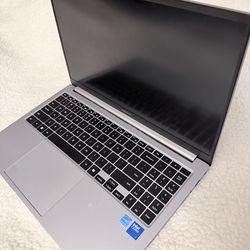 Samsung - Galaxy Book4 15.6" FHD Laptop - Intel Core 7- 16GB Memory - 512GB SSD - Silver price in description