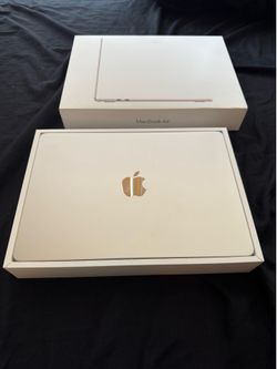 2025 MacBook Air M5 13” – Practically Brand New