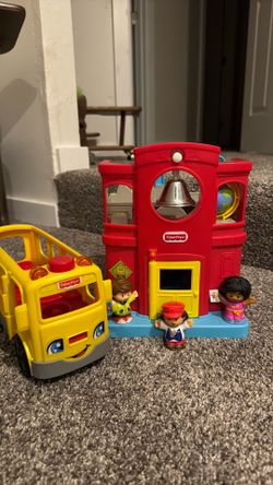 Fisher Price Little People School & Bus & 3 people
