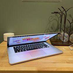 MacBook Pro 15 Inch Retina Intel i7 256GB