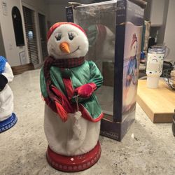 Animated Holiday Time Snow Woman