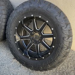 20x10 Fuel Wheels On 35x12.50r20 Toyos 