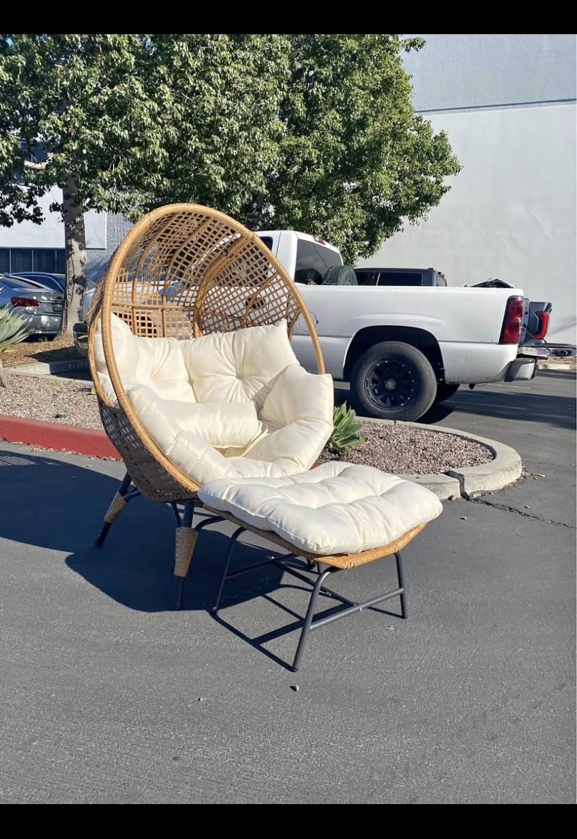 XMAS Sale!! Only $150! Assembled PE Wicker Indoor/Outdoor Lounge Egg Chair with Beige Cushion and Ottoman