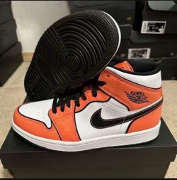 Nike Air Jordan 1 Mid SE Turf Orange Retro DD6834-802 size 8.5 Brand New