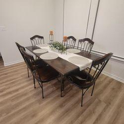 Dinning Table And Chairs 