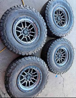 New Lock Off Road 17x9inch , 6 Lugs With 265/7017 BFgoodrich